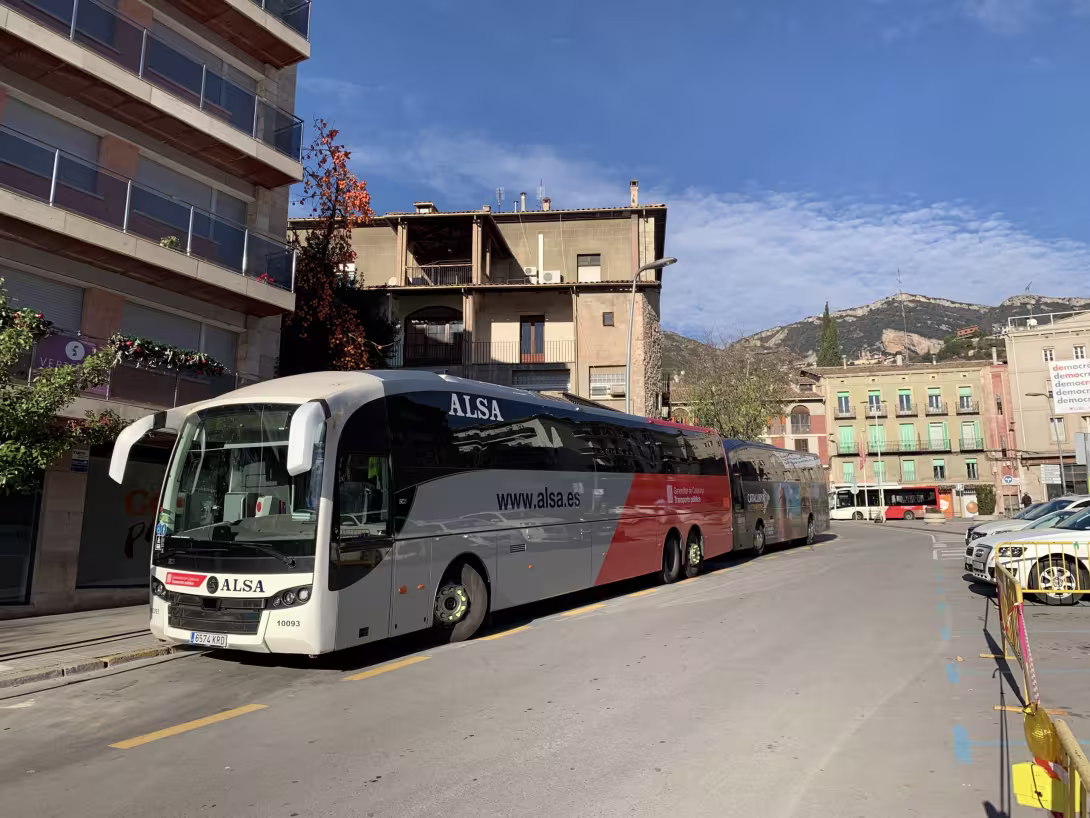Un bus a la parada de Berga